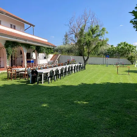 Oda ve Kahvaltı Degli Archi - Ristorante Castorano (Ascoli Piceno)
